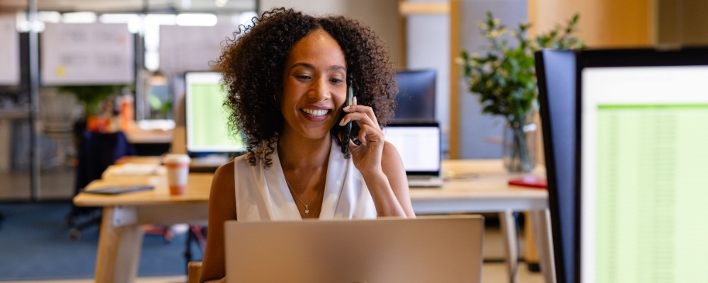 Black woman making a call utilising an unlimited VoIP calling package